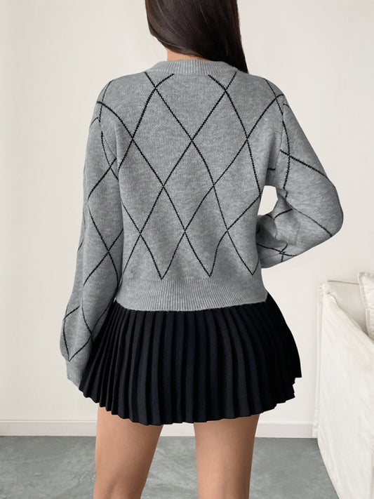 New round neck sweater with bow decoration
