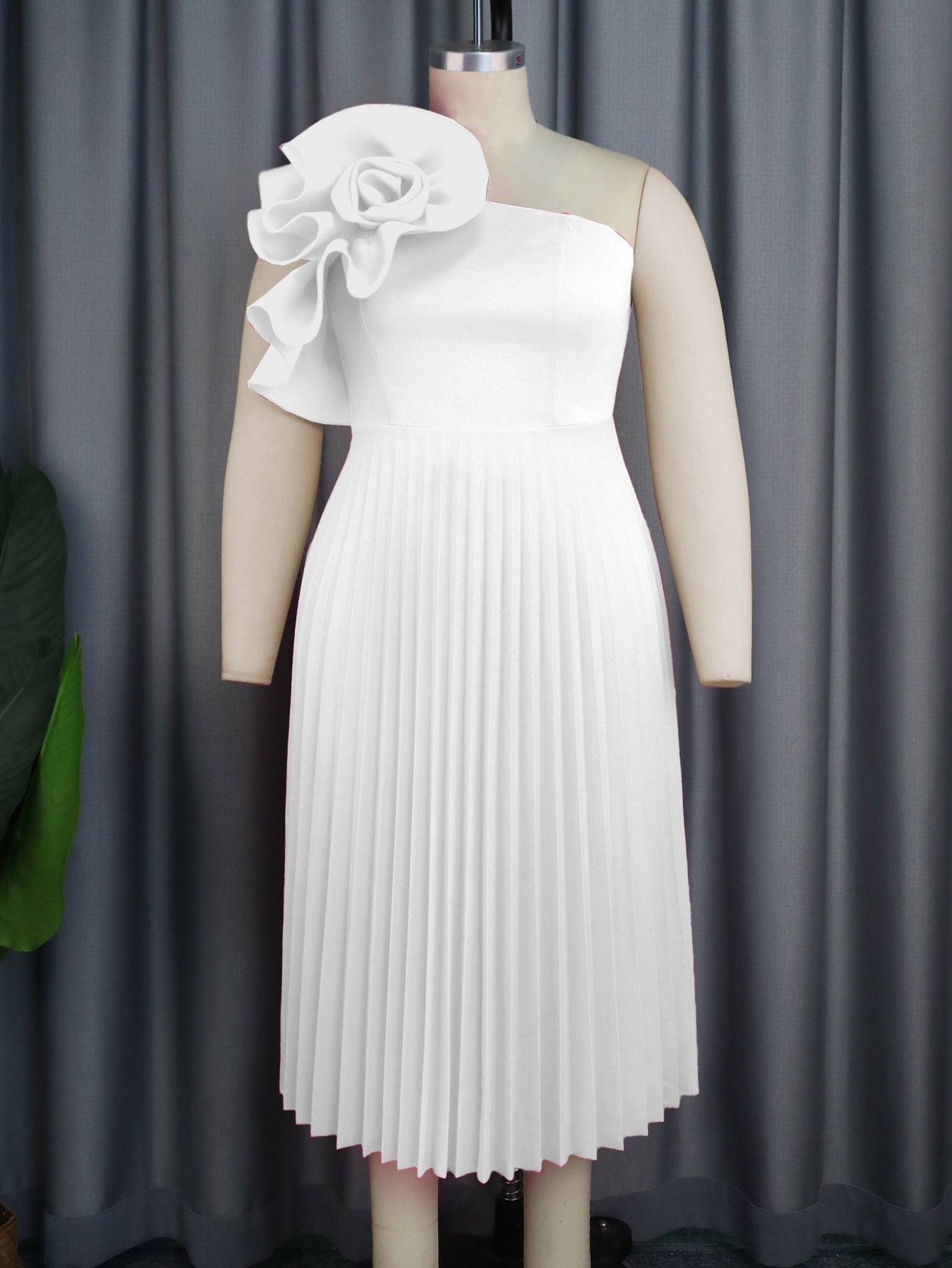 Shoulder Diagonal Collar Pleated Skirt