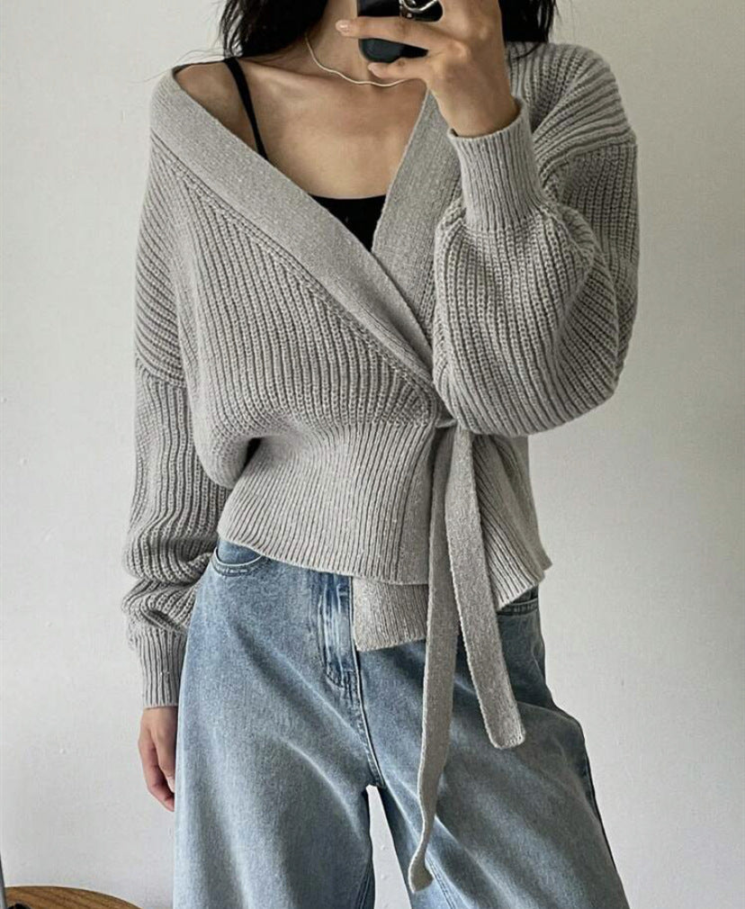 V-neck Waist-controlled Lace-up Sweater