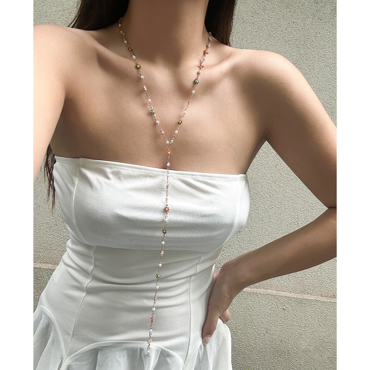 Small Fresh Color Y-shaped Daisy Chain Necklace Sweet Three Dimensional Metal Copper Clavicle Chain