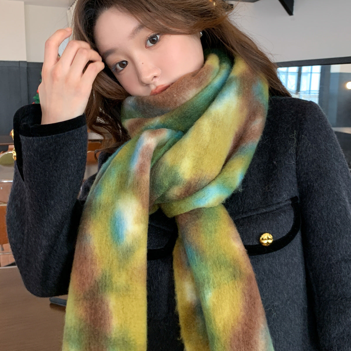 Warm Leisure Contrast Color Maillard Scarf