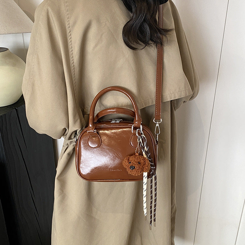 Women's  Shoulder Messenger Bag Portable And Fashion Handbag