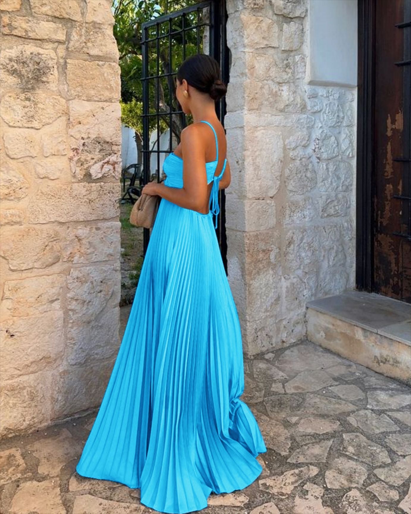 Elegant Sleeveless Pleated Dress