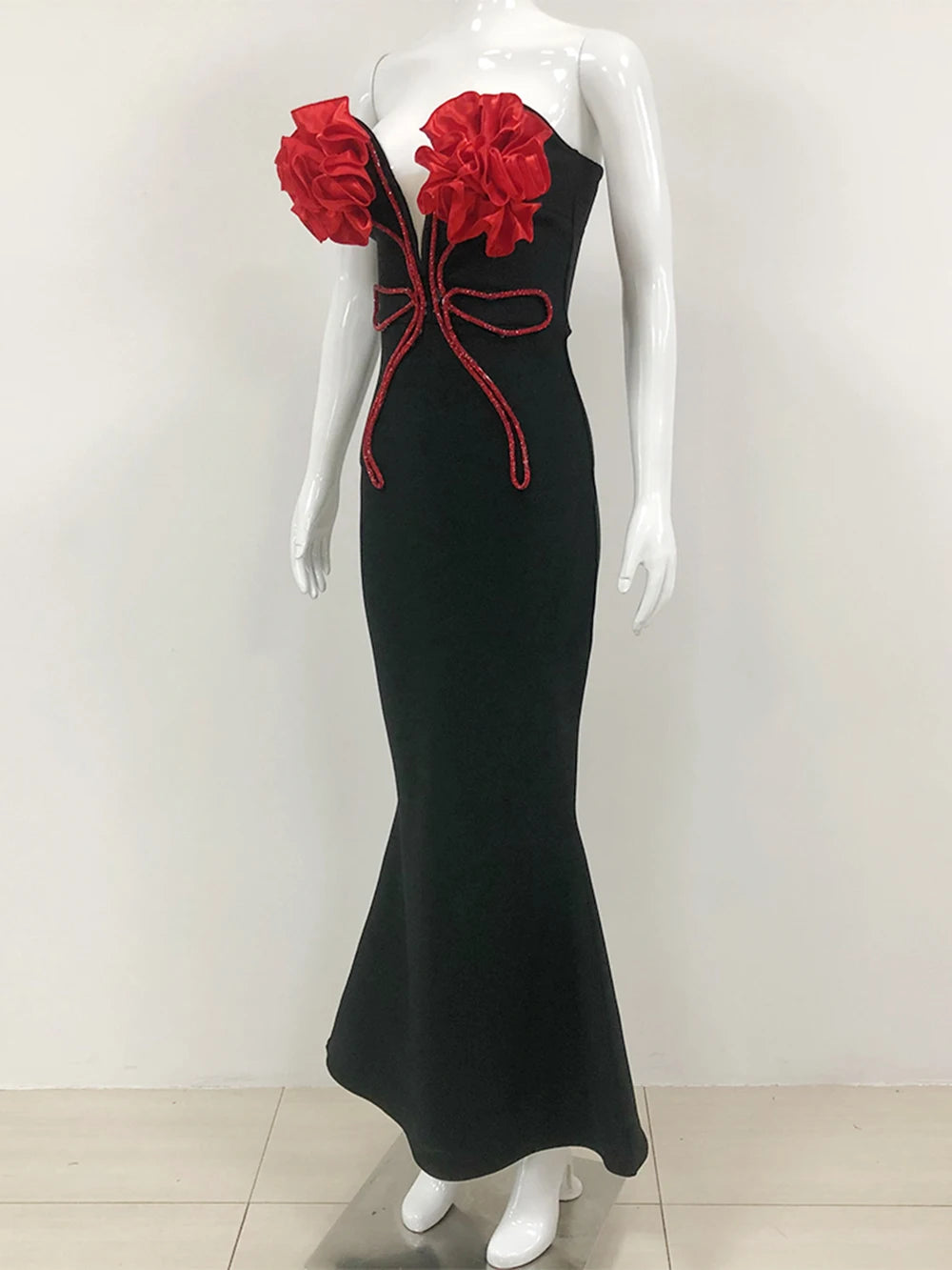Elegant tube evening dress with flower chains