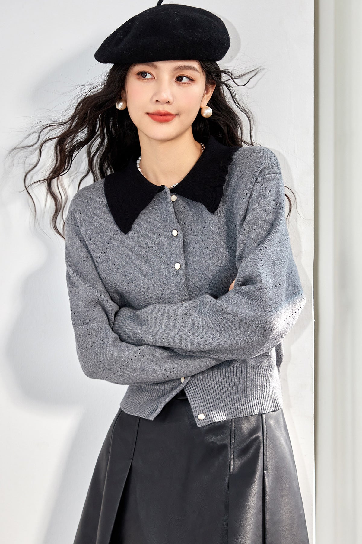 Chic French-style Knit Sweater for Women, Short Length, Thick Inner Layer, Fashionable and Versatile Top