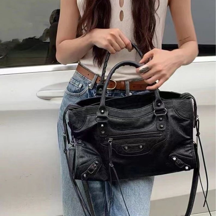 Chic Large Capacity Rivet Bag