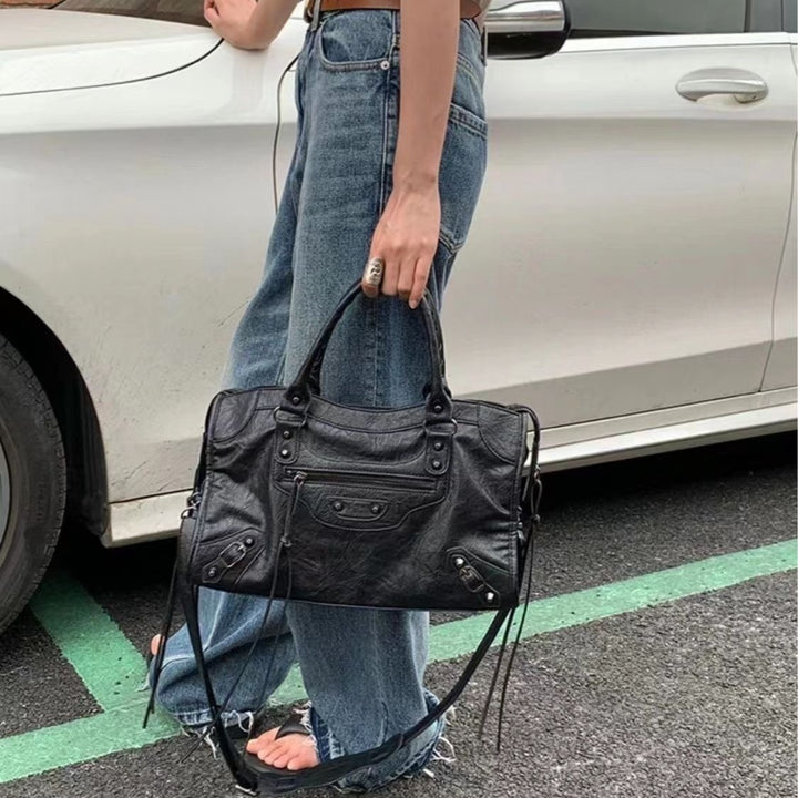 Chic Large Capacity Rivet Bag