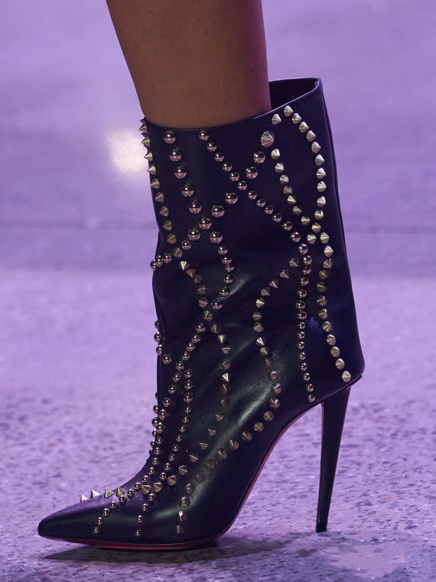 New high heeled pointed  ankle short boots