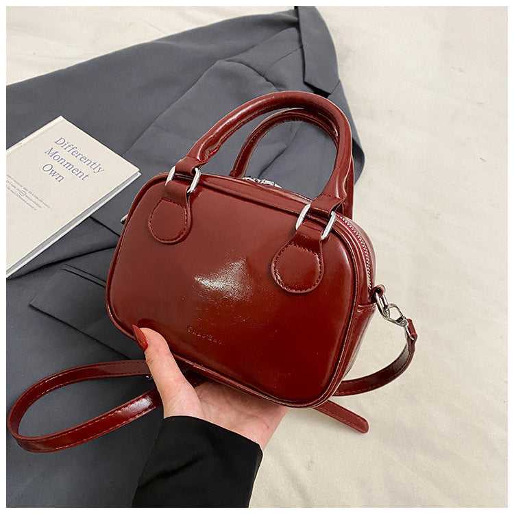 Women's  Shoulder Messenger Bag Portable And Fashion Handbag