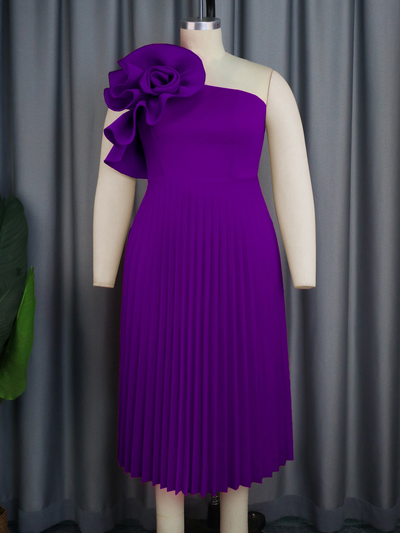 Shoulder Diagonal Collar Pleated Skirt