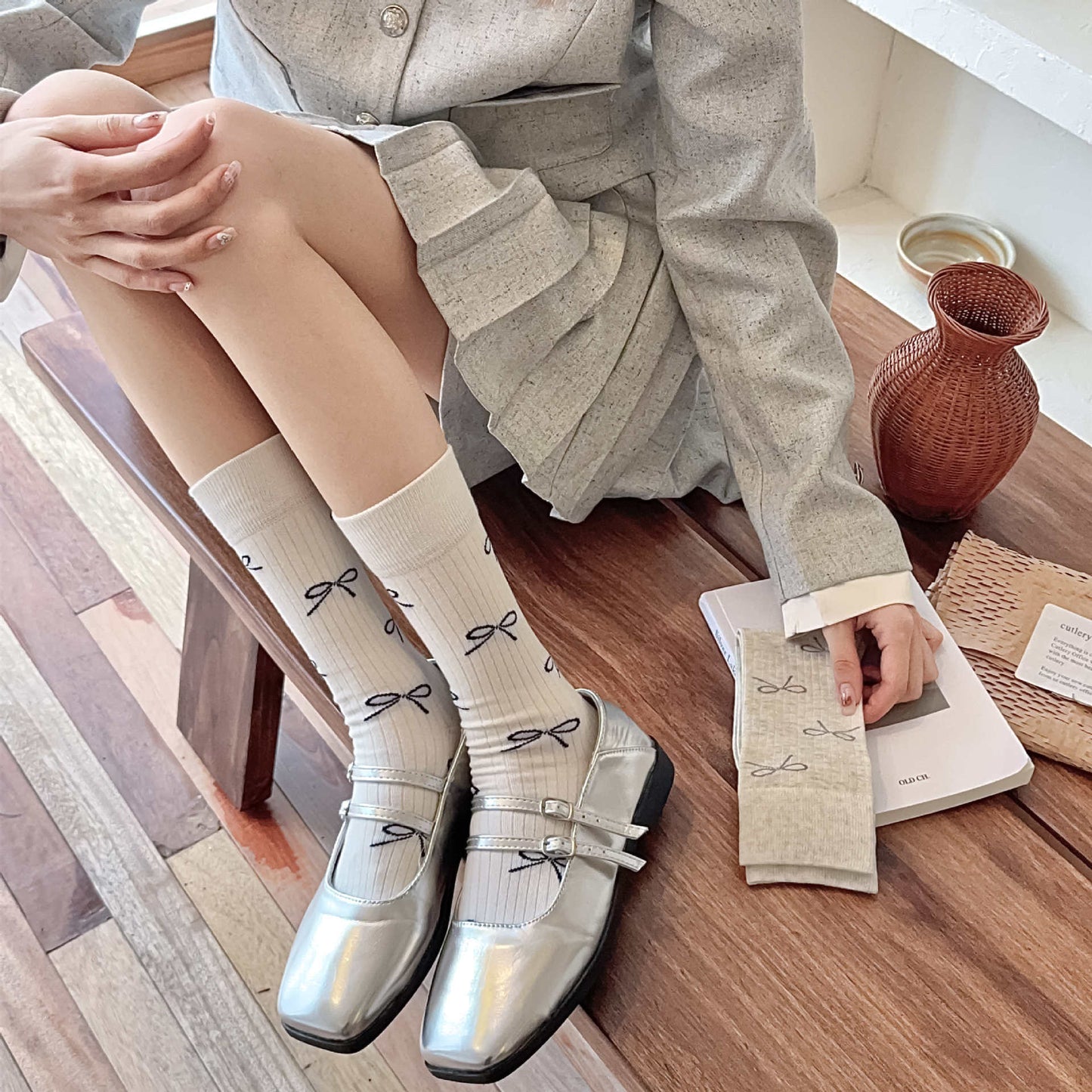 Women's Bowknot Mid-calf Length Loose Socks