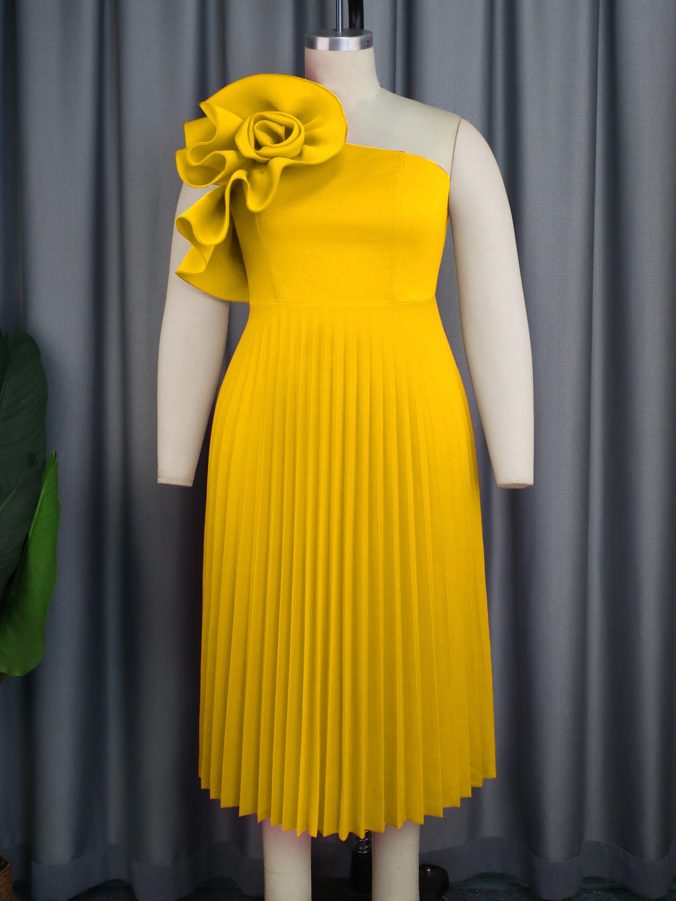 Shoulder Diagonal Collar Pleated Skirt