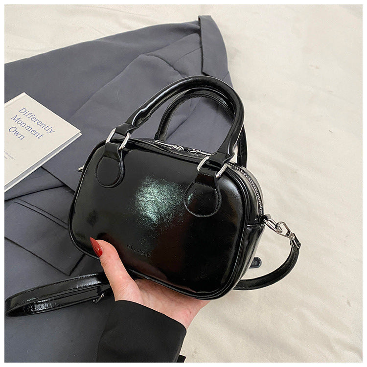 Women's  Shoulder Messenger Bag Portable And Fashion Handbag